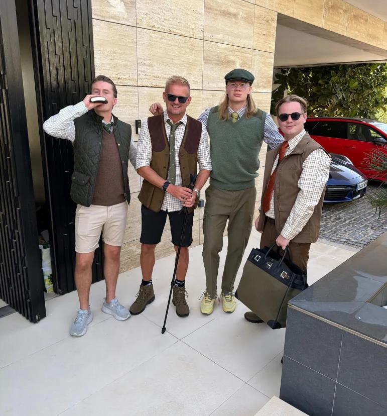 期的队友贝, 名的度假胜, 事中打进 期的队友贝, 名的度假胜, 事中打进