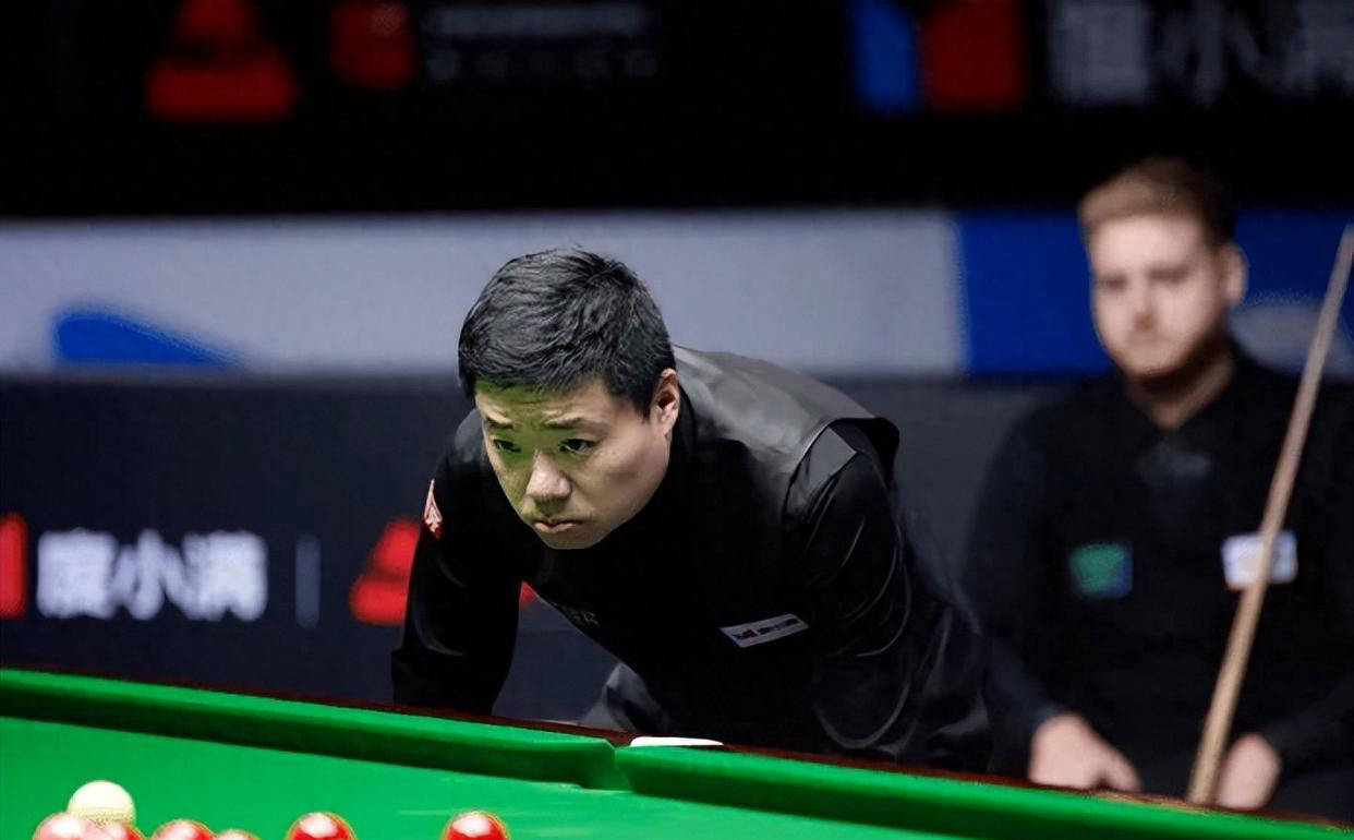 正赛首轮, 其中周跃龙, 罗伯特 正赛首轮, 其中周跃龙, 罗伯特